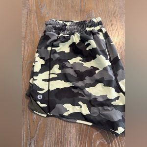 🍋🍋 LULULEMON 🍋🍋 size 12 like new Hotty hots